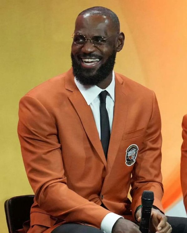 春安配资 名记：詹姆斯或迎NBA最后一季 正组建全新国际篮球联赛成备选